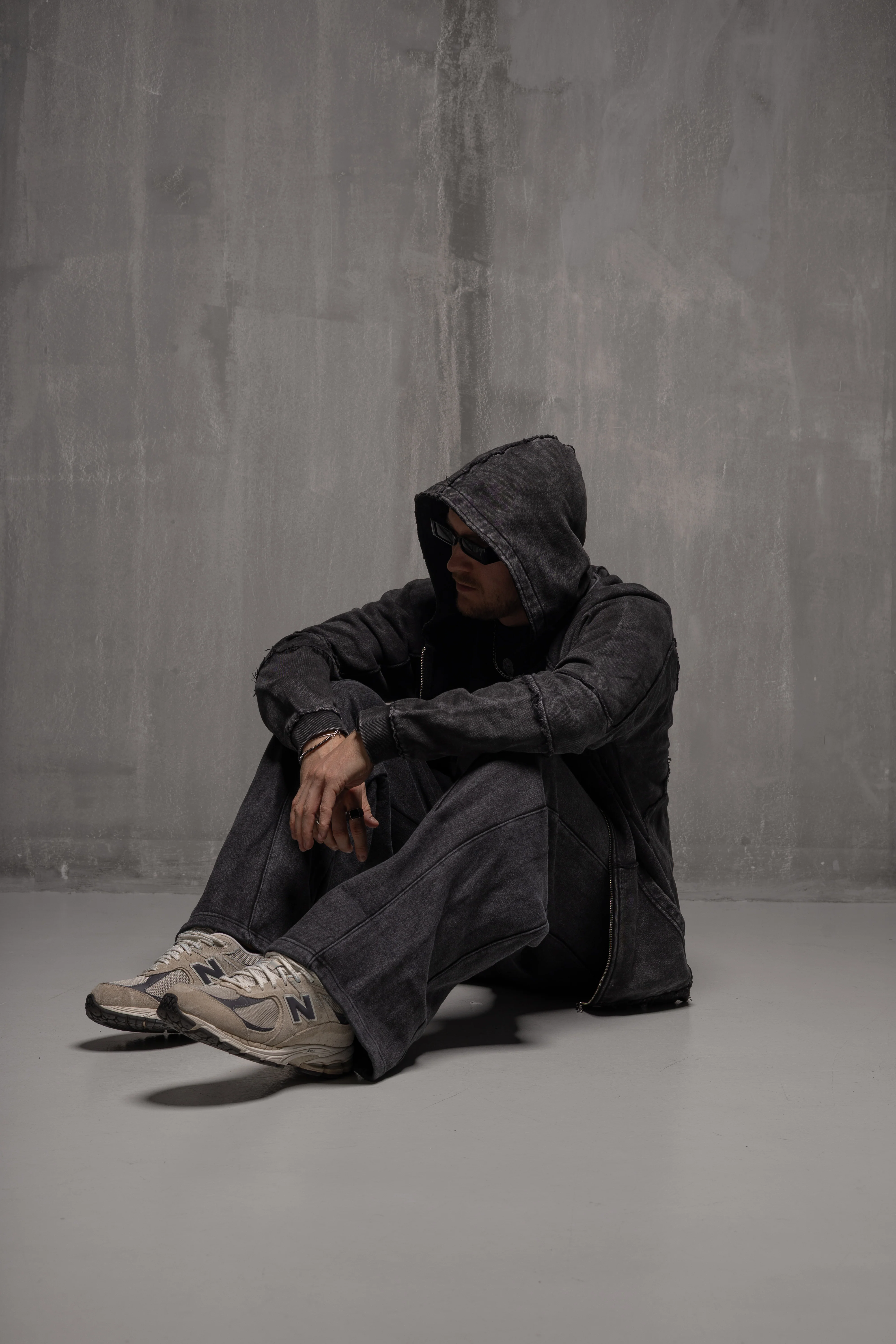 Graphite Washed Basic Sweatpants - Image 4
